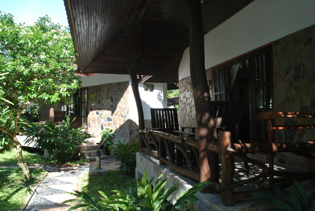 Jardin de l'établissement Salad Beach Resort - SHA Extra Plus