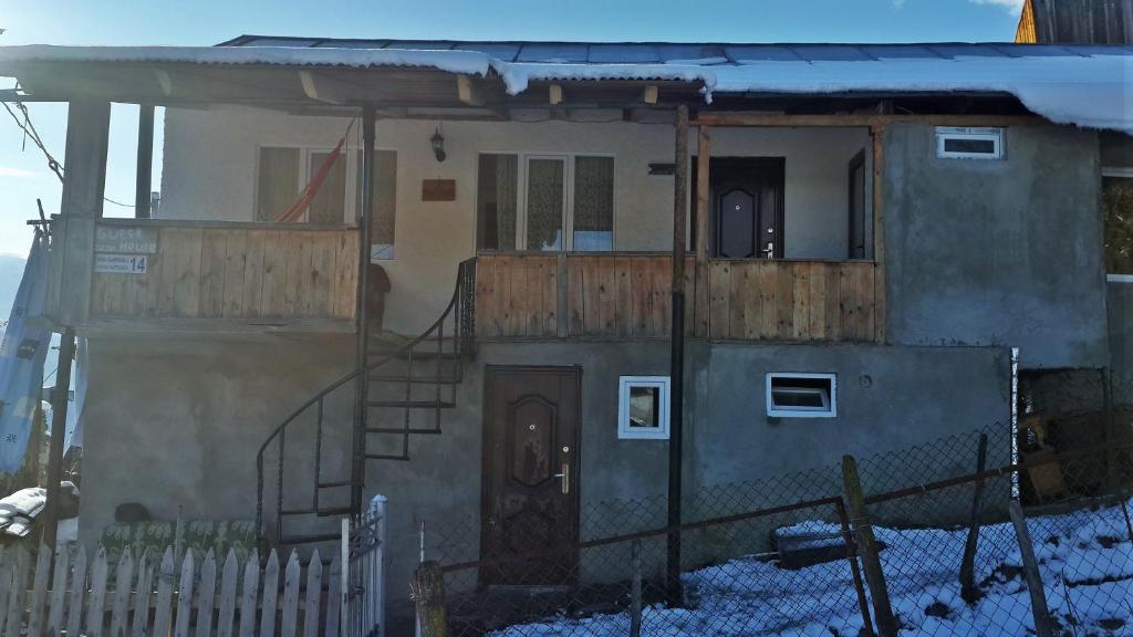 Edifici on està situat l'hostal o pensió