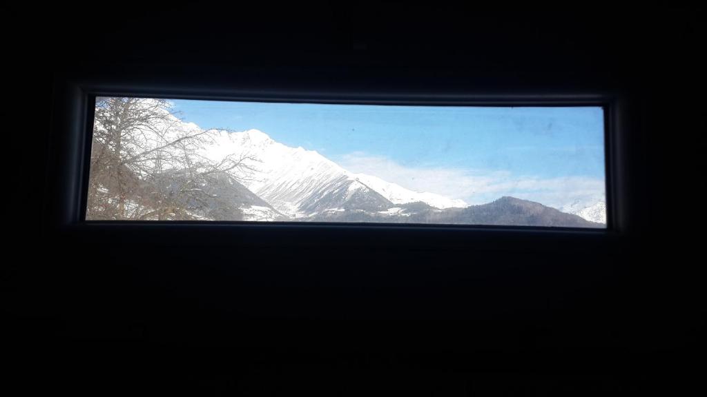 Vista general d'una muntanya o vistes d'una muntanya des de l'hostal o pensió