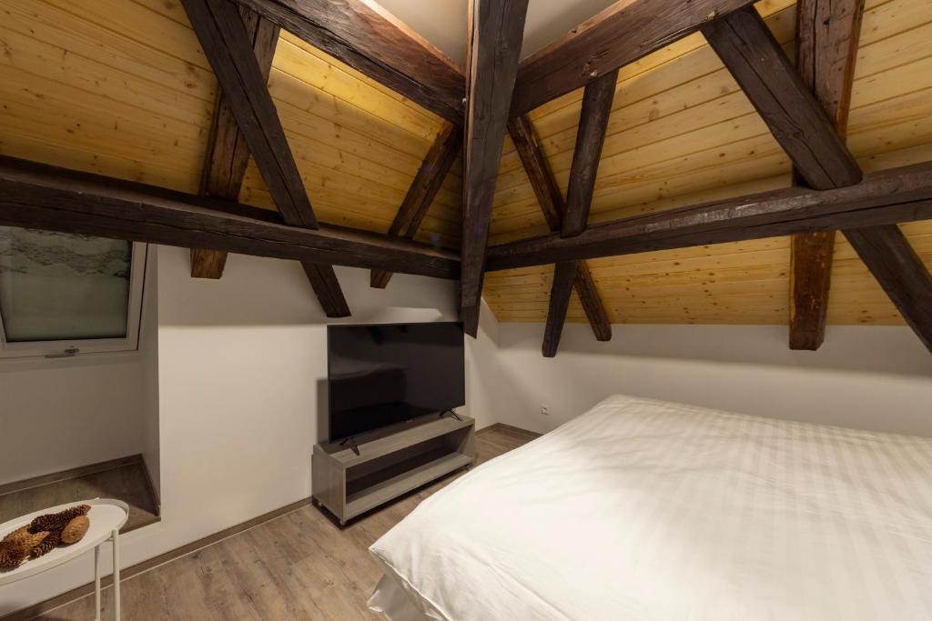 Postel nebo postele na pokoji v ubytování Hotel pod Kapličkou