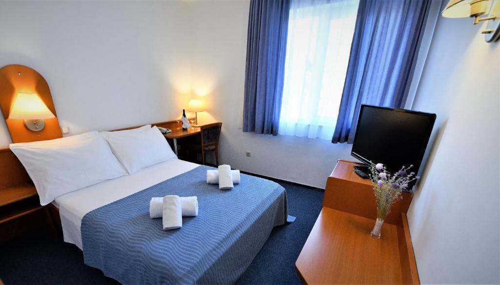 Posteľ alebo postele v izbe v ubytovaní Hotel Alkar