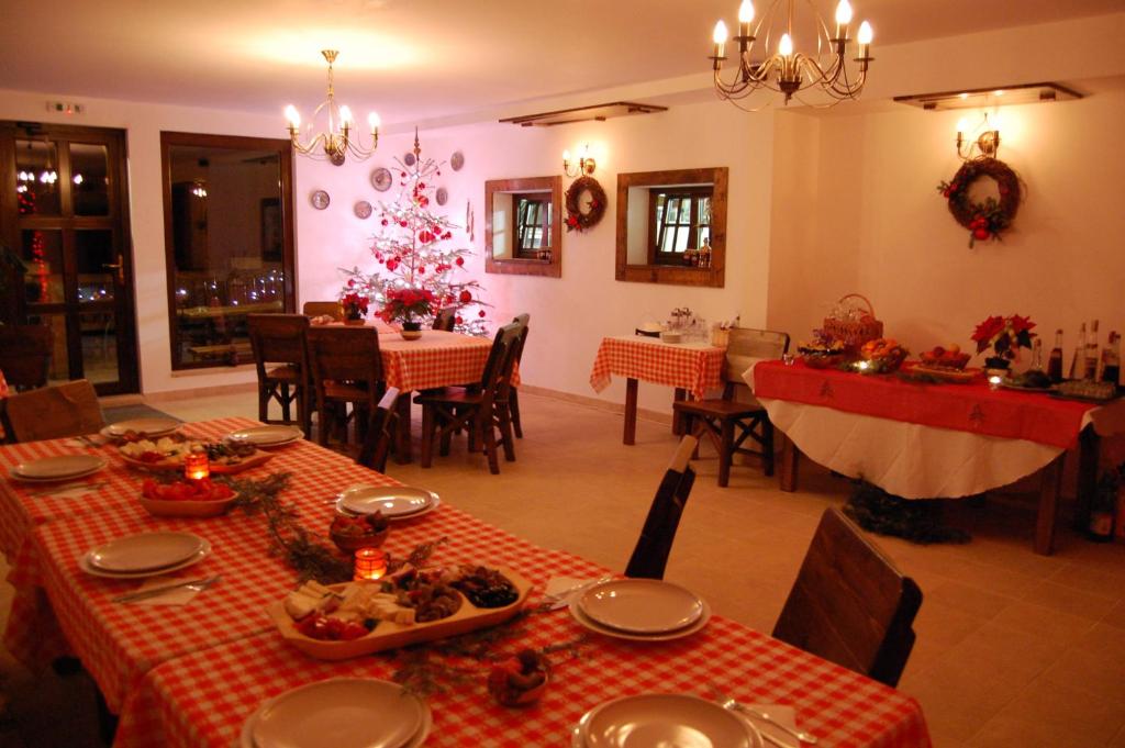 Restaurace v ubytování Cabana Moţilor