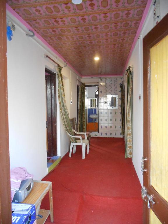 Postel nebo postele na pokoji v ubytování Alamdar guest house