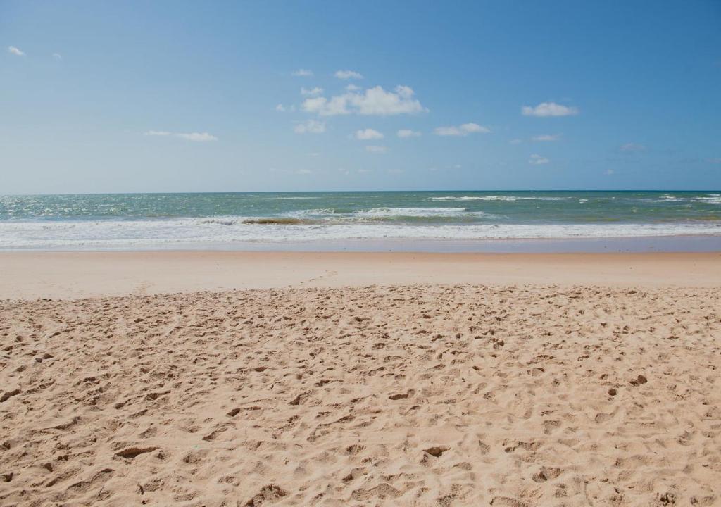  Flat Guarajuba Beira da Praia pé na areia
