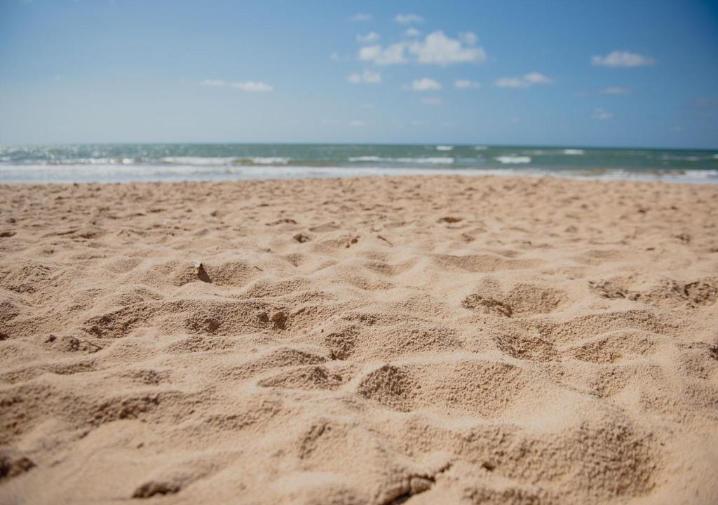  Flat Guarajuba Beira da Praia pé na areia