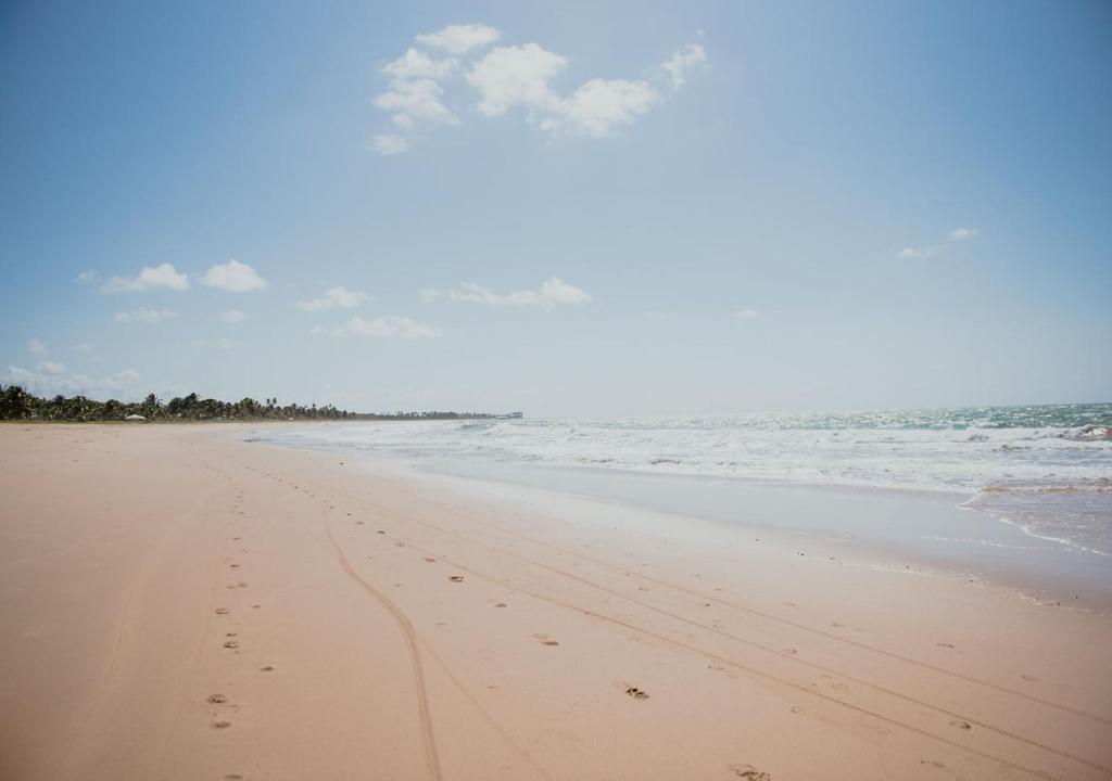  Flat Guarajuba Beira da Praia pé na areia