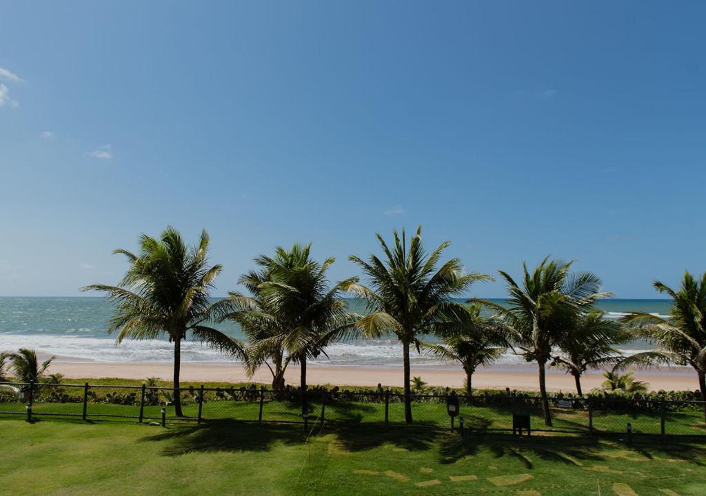  Flat Guarajuba Beira da Praia pé na areia