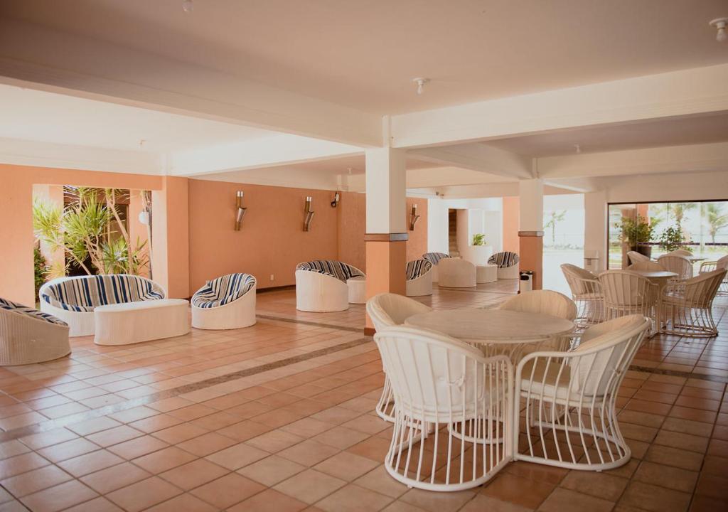  Flat Guarajuba Beira da Praia pé na areia