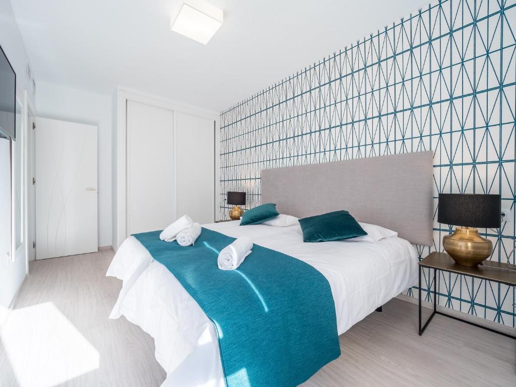 Postel nebo postele na pokoji v ubytování MALAGUETA SEA VIEW - PREMIUM APARTMENT