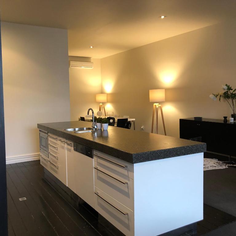 Bond Street Apartment Luxury 3 Bedroom - Resim 15