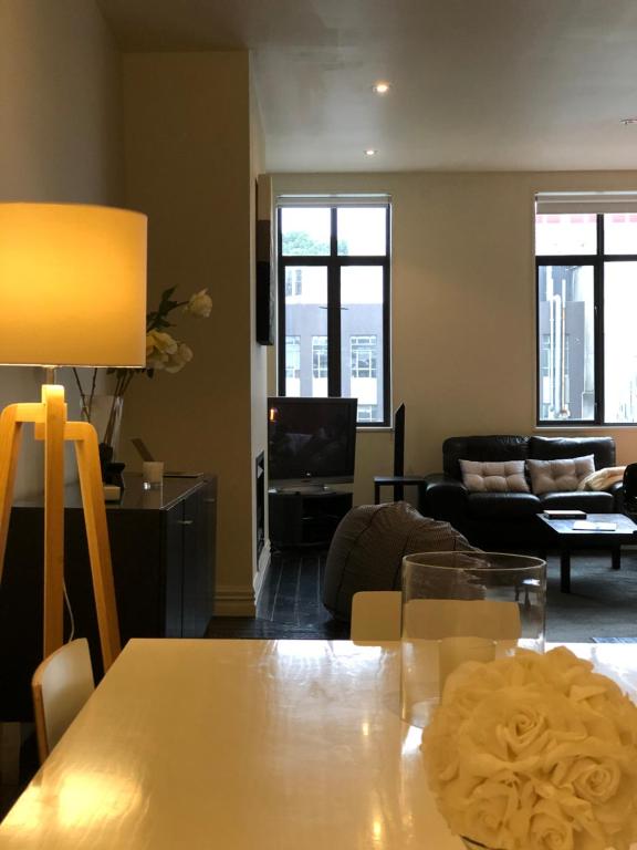 Bond Street Apartment Luxury 3 Bedroom - Resim 14