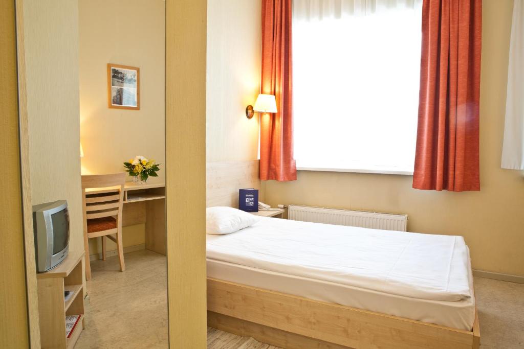 Postel nebo postele na pokoji v ubytování Kolonna Hotel Rēzekne