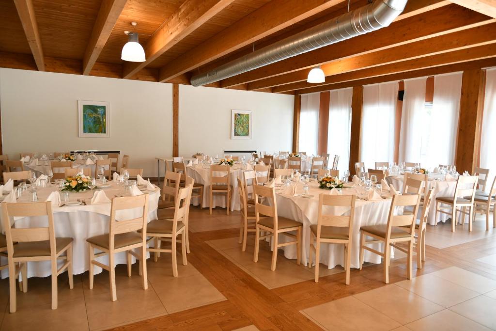 Restaurace v ubytování Sira Resort