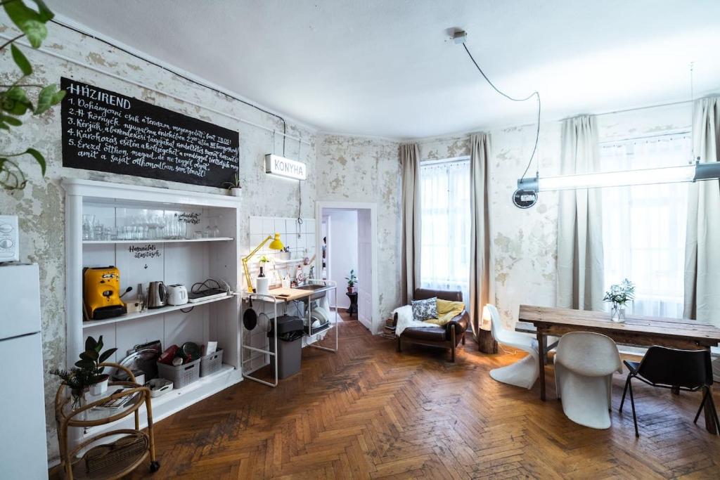 a SZOBA apartman 7621 Pécs, 2. Boltív köz 1. emelet 1. ajtó kép - 1