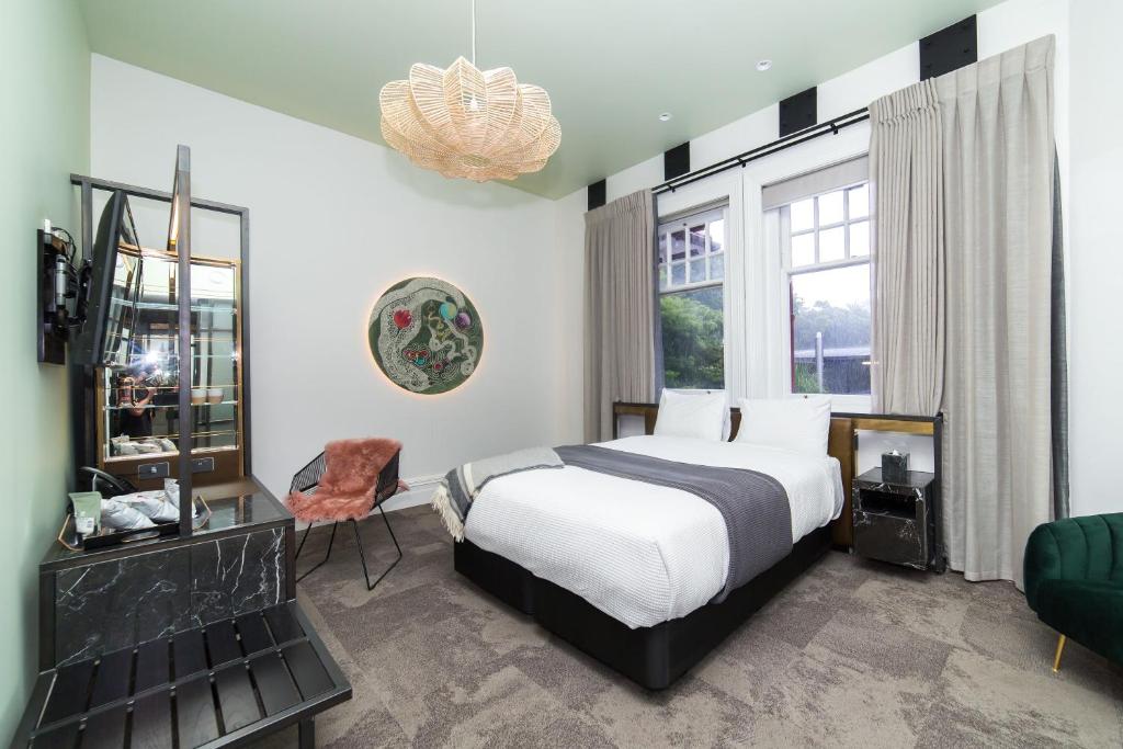 Postel nebo postele na pokoji v ubytování Clarence Boutique Hotel