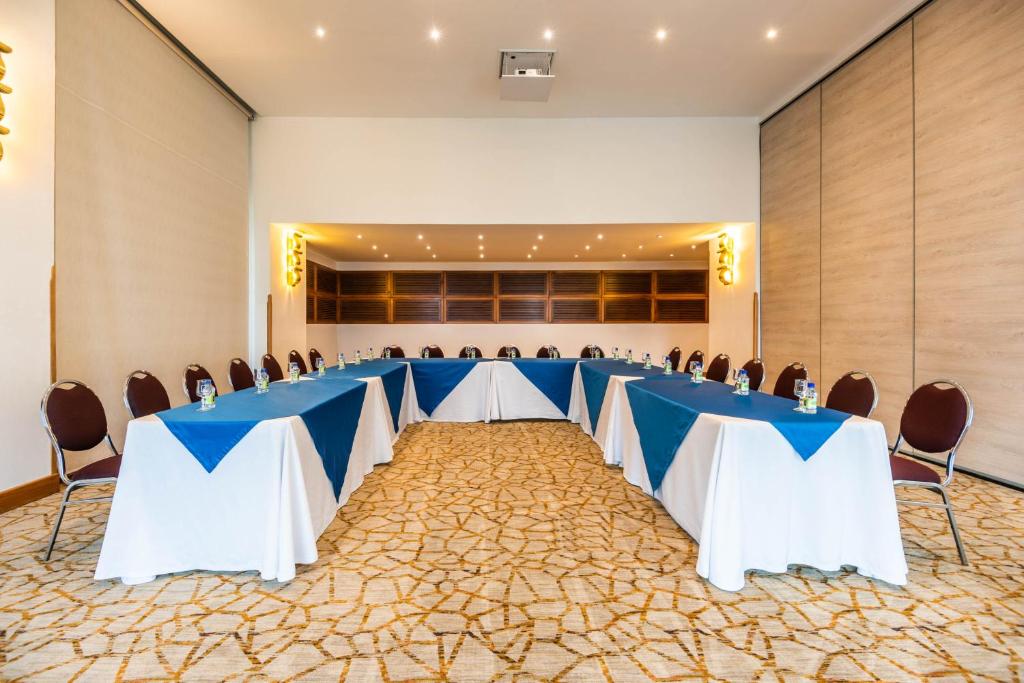 El área de trabajo o centro de convenciones de Hotel Dann Carlton Bucaramanga