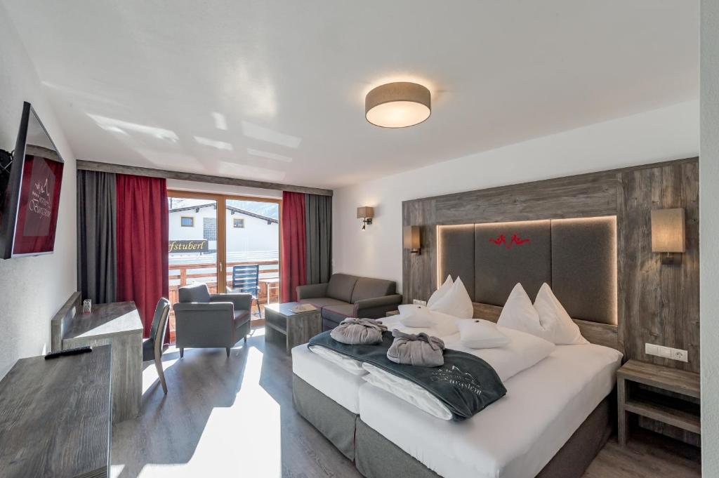 Postel nebo postele na pokoji v ubytování Hotel Burgstein - alpin & lifestyle