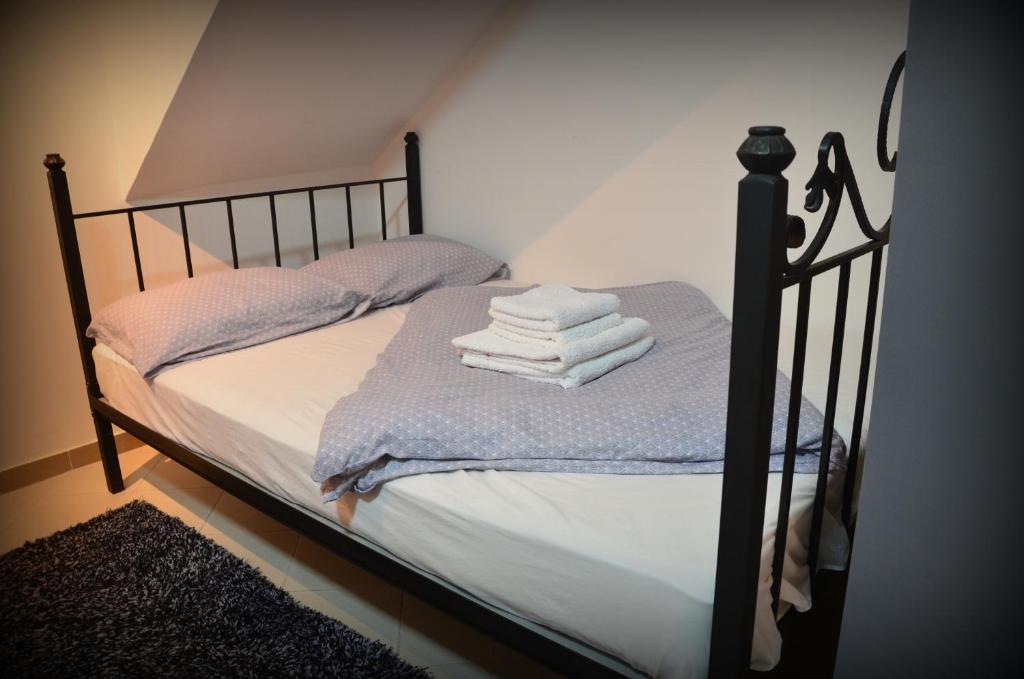 Postel nebo postele na pokoji v ubytování IVA studio-apartment