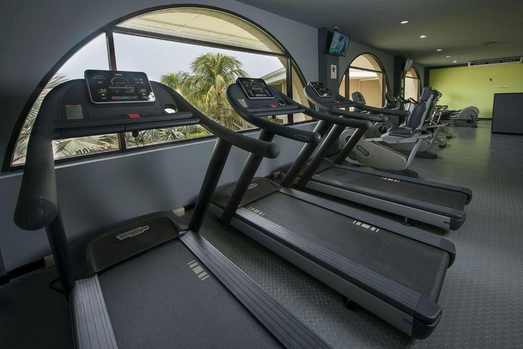 Fitness centrum a/nebo fitness zařízení v ubytování Margaritaville Beach Resort Playa Flamingo