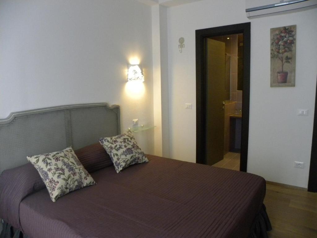 a bedroom with a bed with two pillows on it at Corte Del Gallo in Corniglia