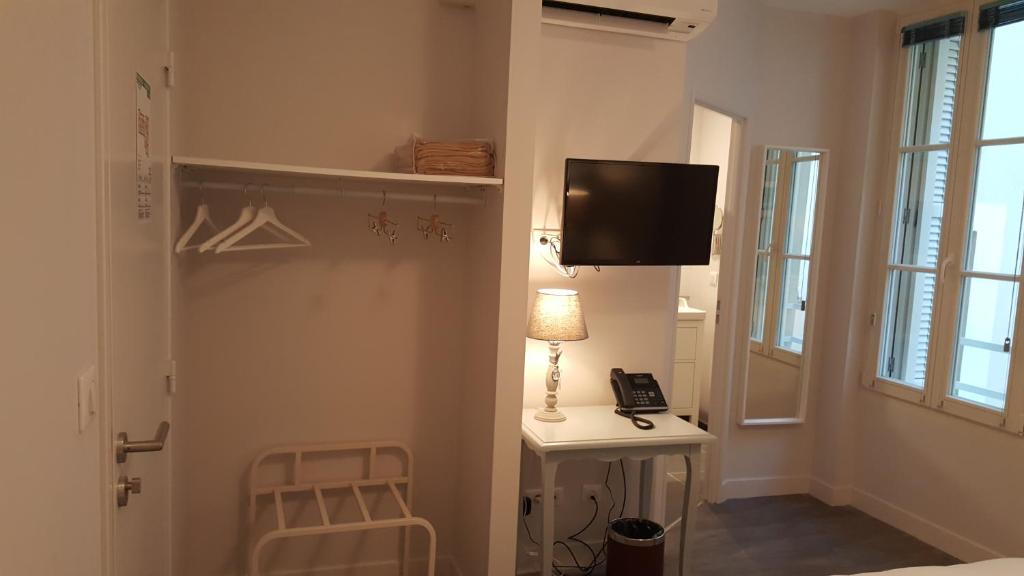 Hôtel Chez Jacqueline - Standard Queen Room