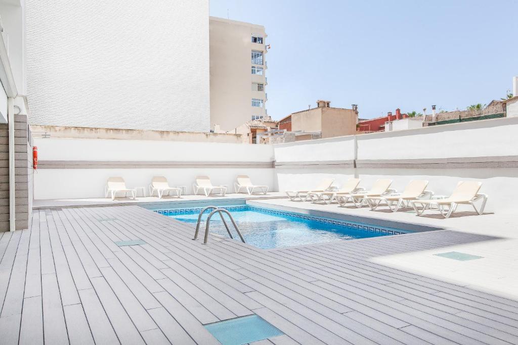 Bazén v ubytování Hotel Gracia nebo v jeho okolí