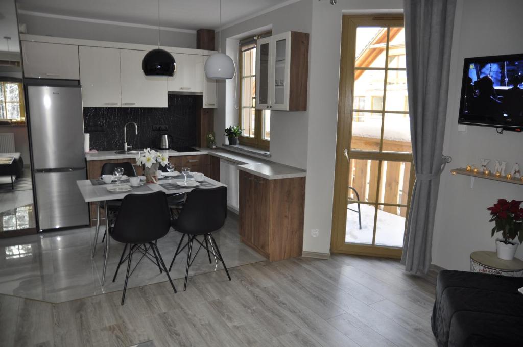 Kuchyňa alebo kuchynka v ubytovaní Apartament Lesne Wzgorze