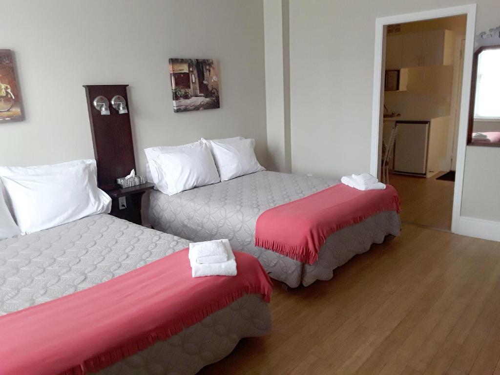 Postel nebo postele na pokoji v ubytování Hotel Auberge Michel Doyon