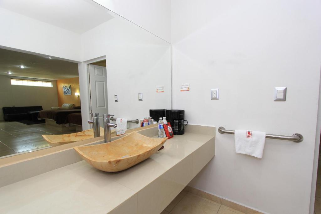 Koupelna v ubytování Hotel 5 inn