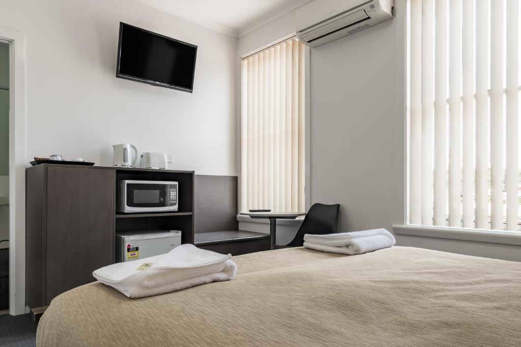 Postel nebo postele na pokoji v ubytování Somerset Hotel