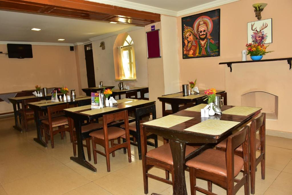 Restaurace v ubytování KSTDC Hotel Mayura Sudarshan ,Ooty