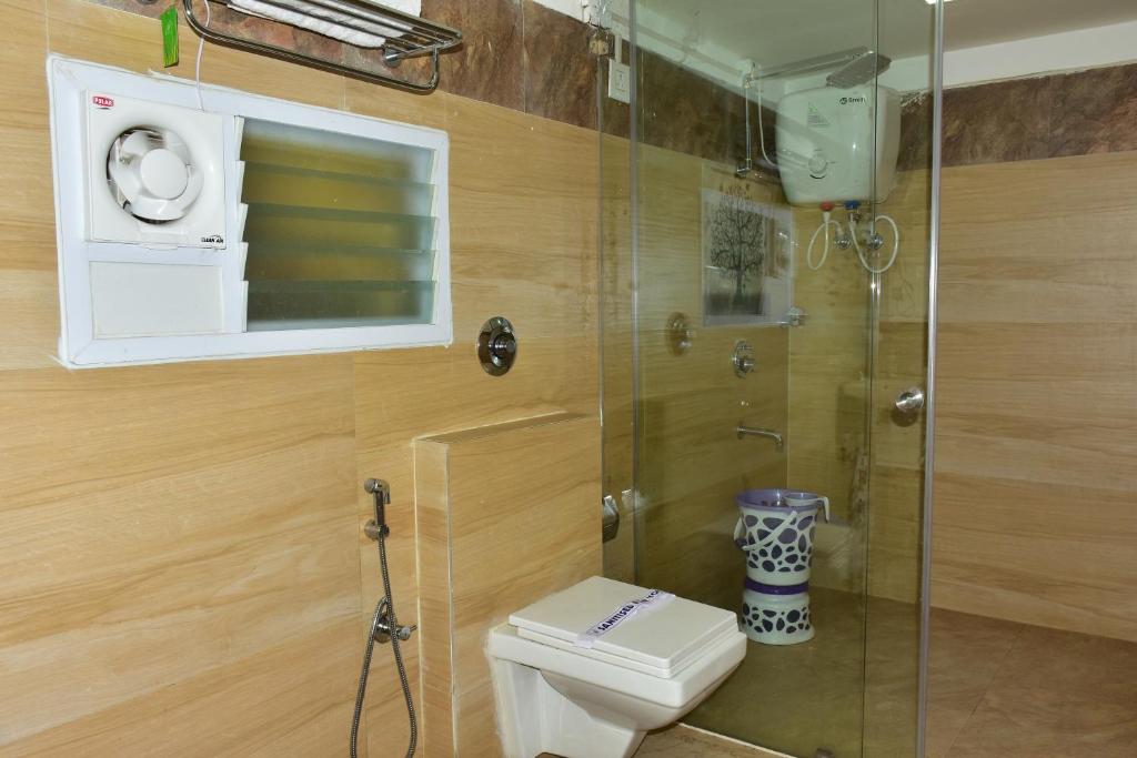 Koupelna v ubytování KSTDC Hotel Mayura Sudarshan ,Ooty