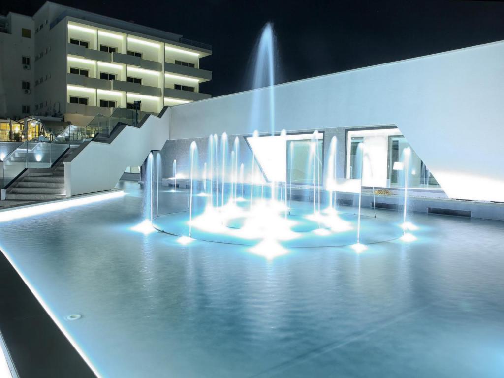 Bazén v ubytování Hotel Santa Lucia Le Sabbie d'Oro nebo v jeho okolí
