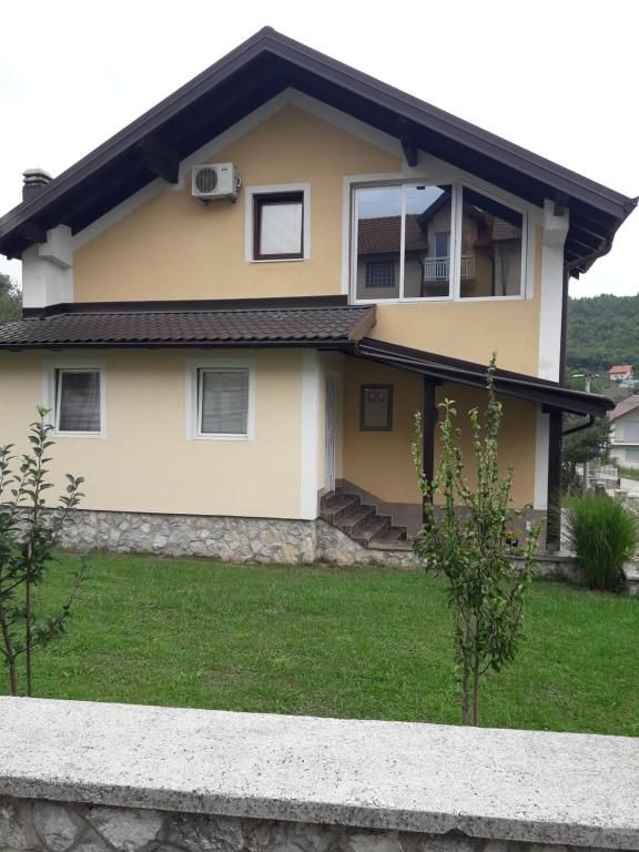 Gallery image of Sweet Holiday Home in Hadžići