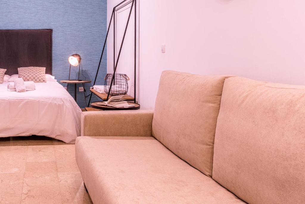 Posteľ alebo postele v izbe v ubytovaní Málaga Central Suites