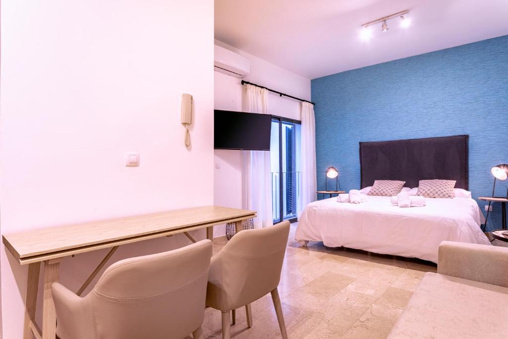 Posteľ alebo postele v izbe v ubytovaní Málaga Central Suites