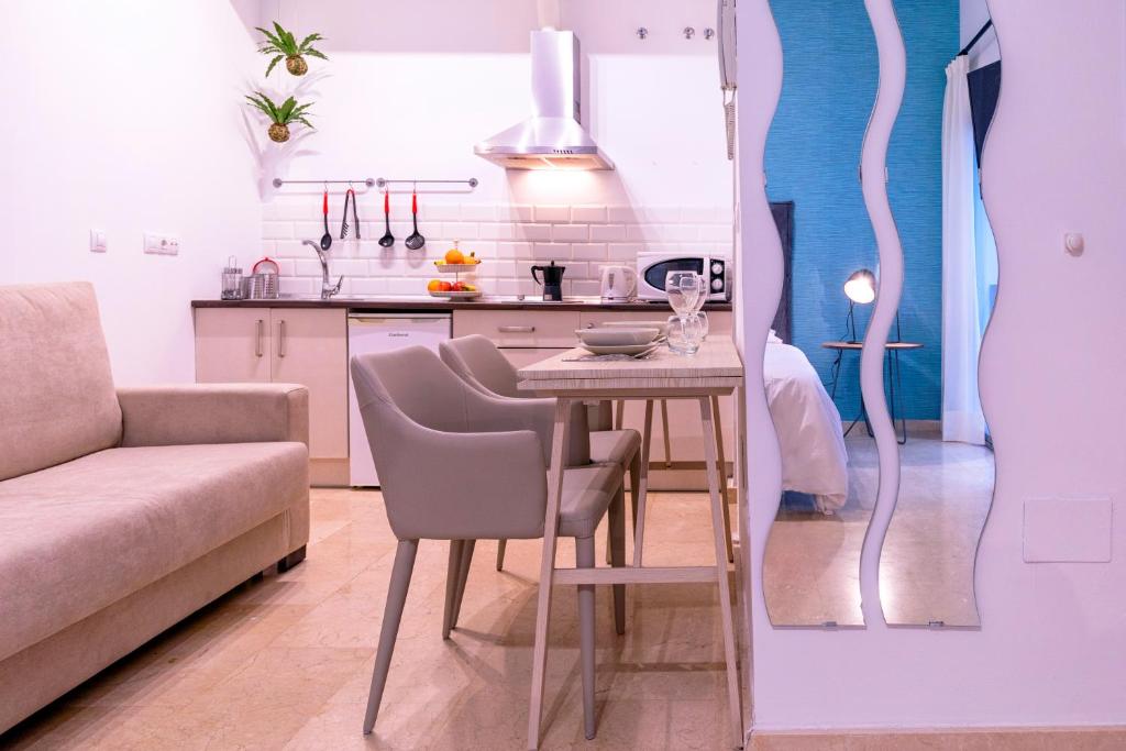 Kuchyňa alebo kuchynka v ubytovaní Málaga Central Suites