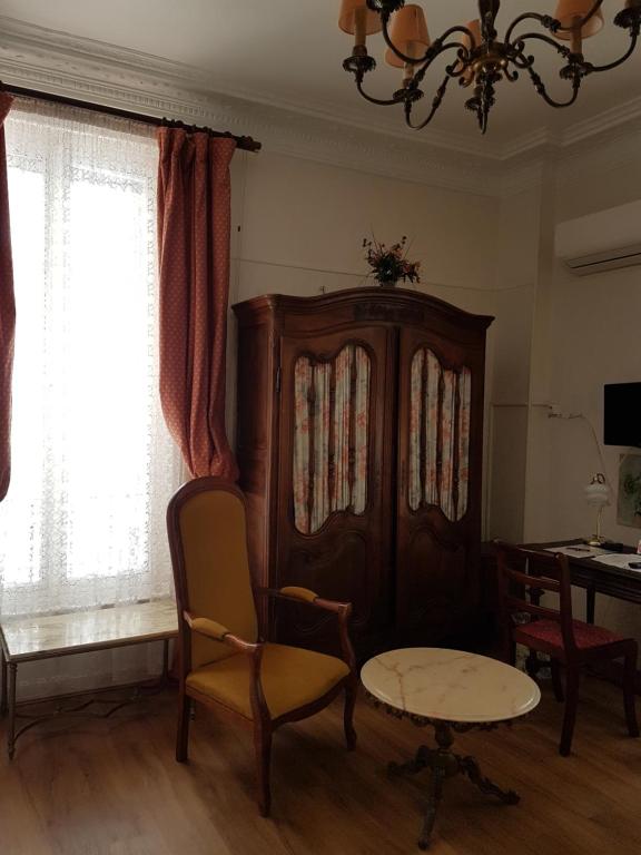 TV a/nebo společenská místnost v ubytování Hotel Cronstadt