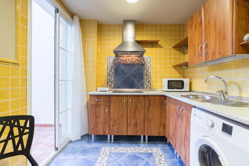 Zdjęcie z galerii obiektu GR0-Quiet apartment, Private backyard, Walk to Old Town w Maladze