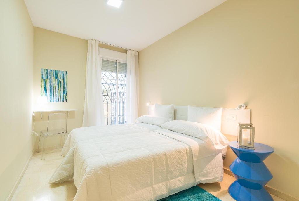 Zdjęcie z galerii obiektu GR0-Quiet apartment, Private backyard, Walk to Old Town w Maladze