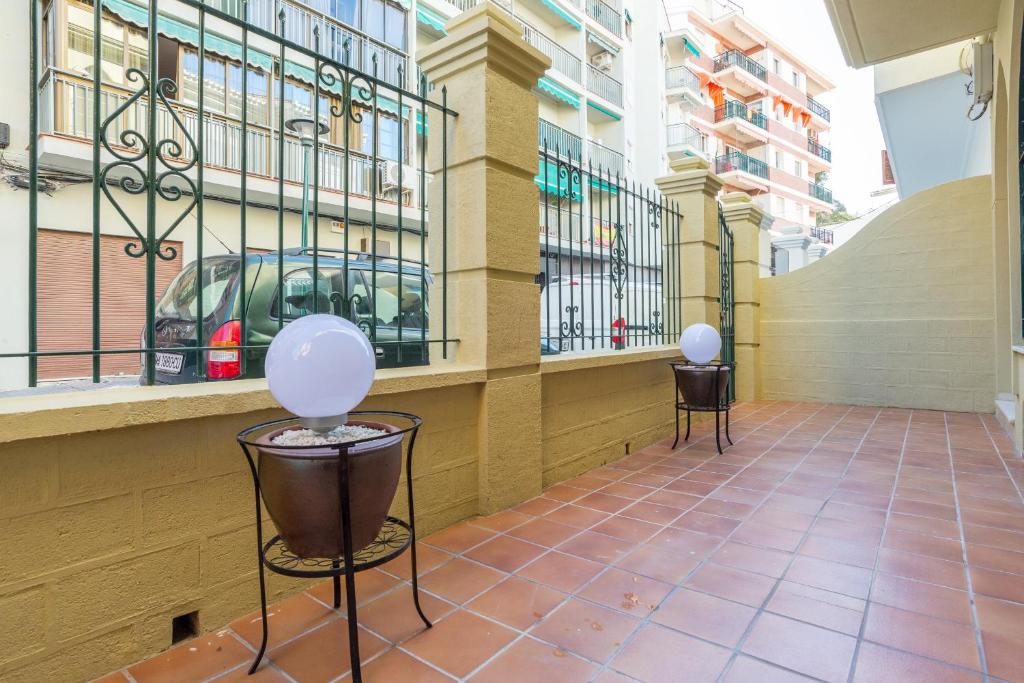 Zdjęcie z galerii obiektu GR0-Quiet apartment, Private backyard, Walk to Old Town w Maladze