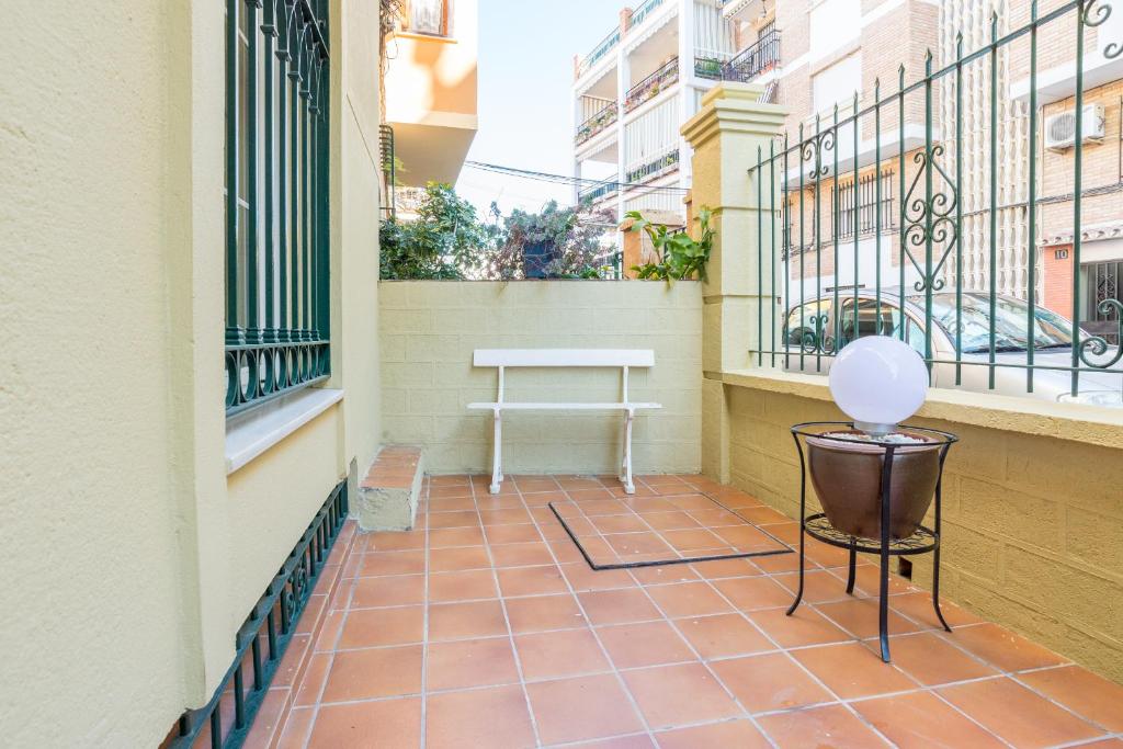 Zdjęcie z galerii obiektu GR0-Quiet apartment, Private backyard, Walk to Old Town w Maladze