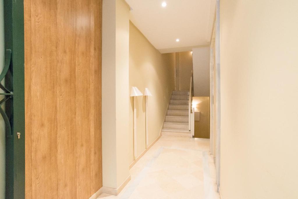 Zdjęcie z galerii obiektu GR0-Quiet apartment, Private backyard, Walk to Old Town w Maladze