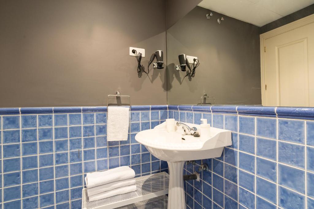 Zdjęcie z galerii obiektu GR0-Quiet apartment, Private backyard, Walk to Old Town w Maladze