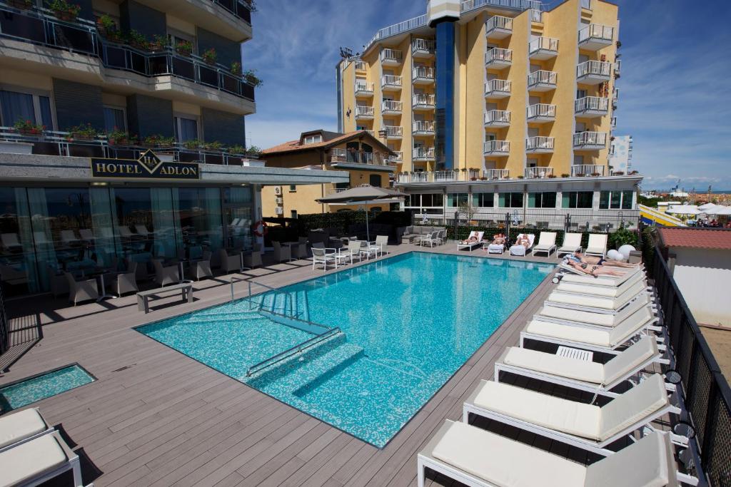 Bazén v ubytování Hotel Adlon nebo v jeho okolí