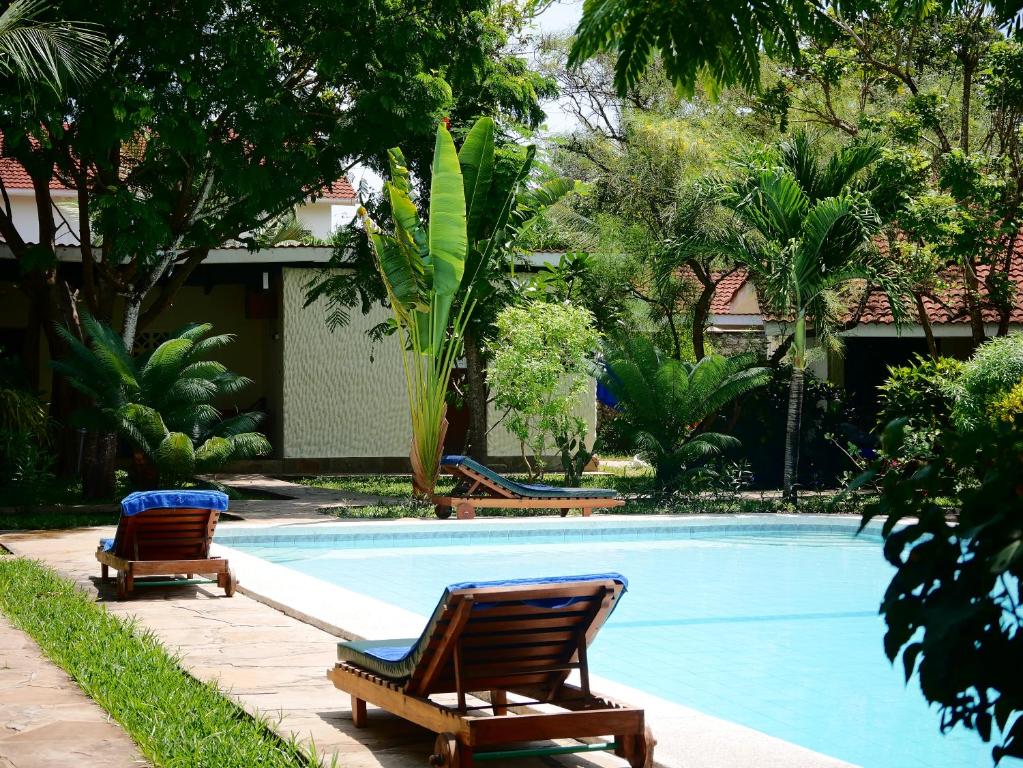 Bazén v ubytování Diani Cottages nebo v jeho okolí