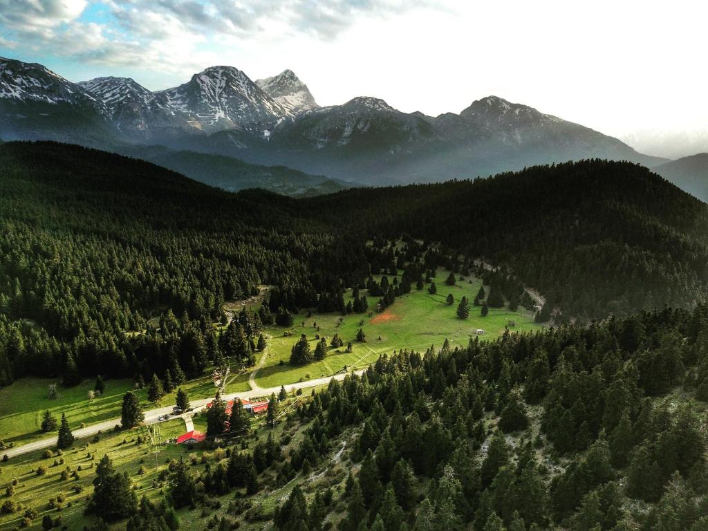 a view of a valley with mountains in the background at katafygio-oiti in Pávliani