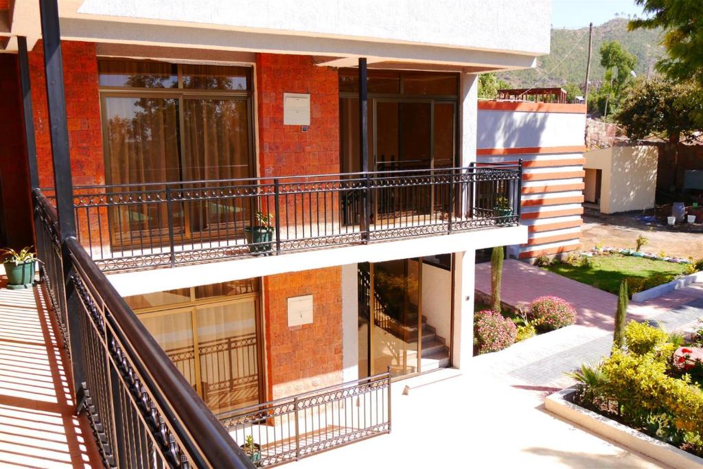 Een balkon of terras bij Tabor Hotel Lalibela