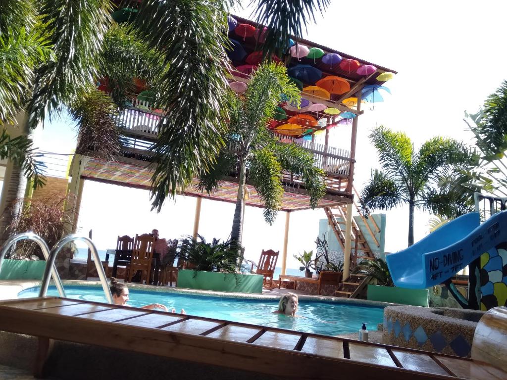 Bazén v ubytování Sascha's Resort Oslob nebo v jeho okolí