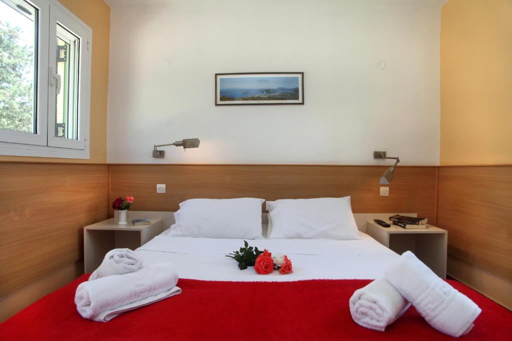 Łóżko lub łóżka w pokoju w obiekcie Hotel Scorpios